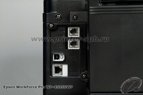  Гнезда подключения Ethernet (RJ-45),
			USB 2.0 и телефонной линии