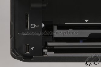 Epson Expression Photo XP-8500, кардридер и USB-разъем для PictBridge-совместимых камер