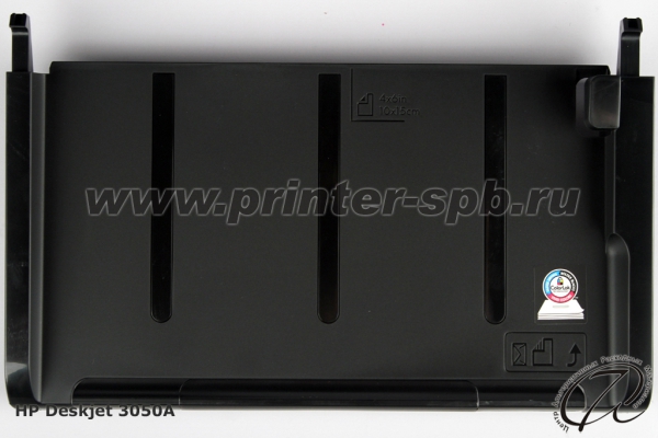 HP Deskjet 3050A нижний приемный лоток: удерживает бумагу, поступающую из принтера.