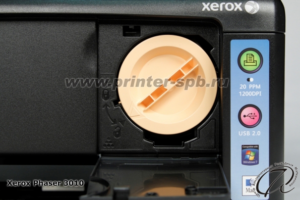Вставленный оригинальный картридж Xerox 106R02181
